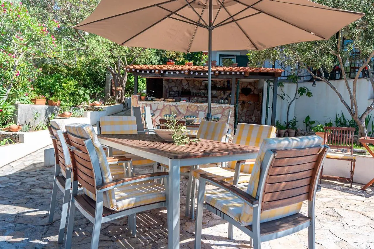 Luxury Villa - By The Sea, Summer Kitchen, Hot Tub, Sup, Boat, 5 Rooms, Wifi, Parking - Trogir Okrug Gornji 0*,  Croatia