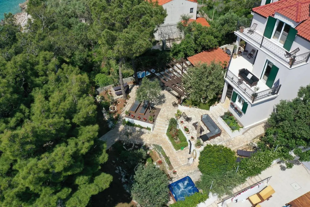 Luxury Villa - By The Sea, Summer Kitchen, Hot Tub, Sup, Boat, 5 Rooms, Wifi, Parking - Trogir Okrug Gornji
