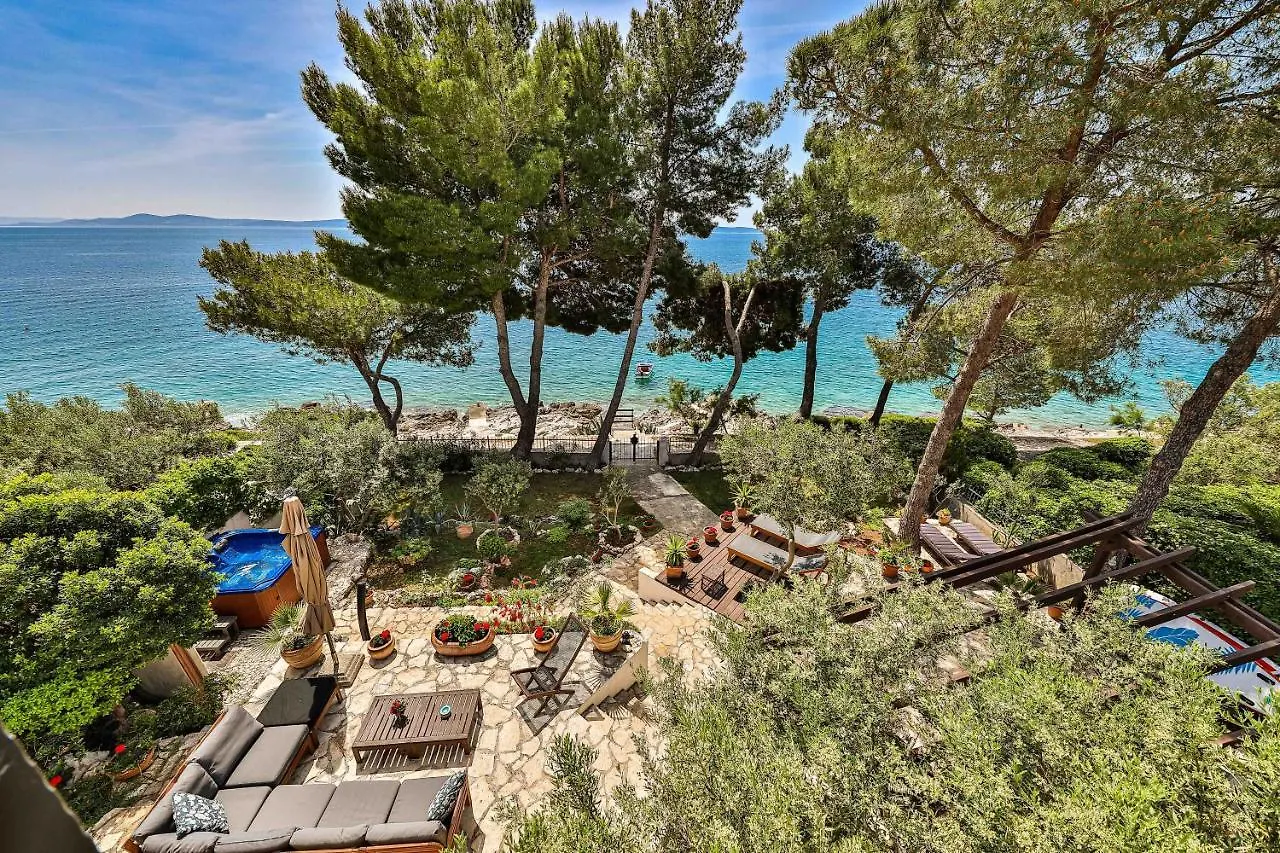 Luxury Villa - By The Sea, Summer Kitchen, Hot Tub, Sup, Boat, 5 Rooms, Wifi, Parking - Trogir Okrug Gornji 0*,  Croatia