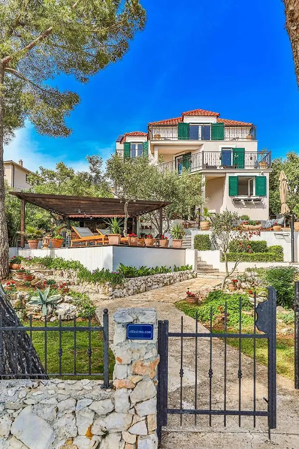 Luxury Villa - By The Sea, Summer Kitchen, Hot Tub, Sup, Boat, 5 Rooms, Wifi, Parking - Trogir Okrug Gornji