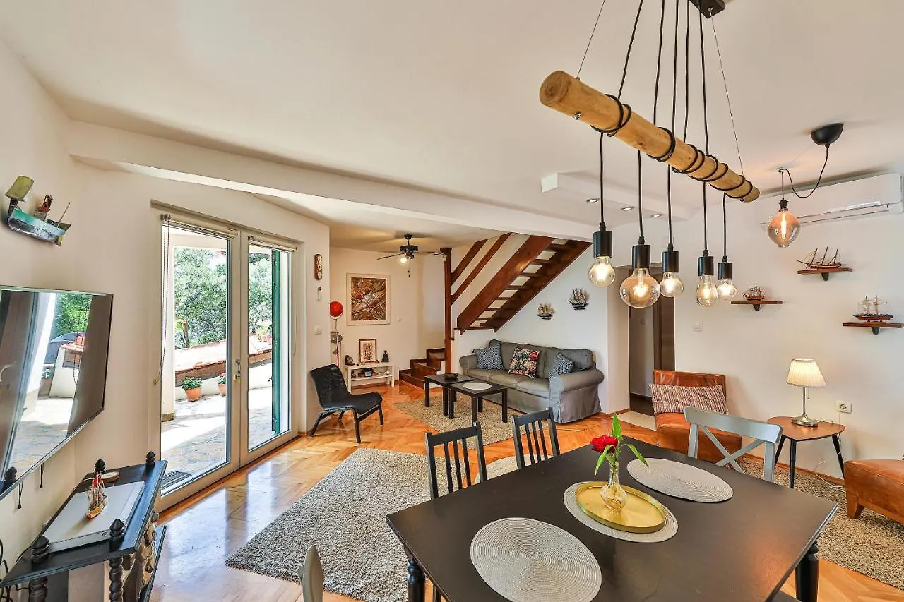 Luxury Villa - By The Sea, Summer Kitchen, Hot Tub, Sup, Boat, 5 Rooms, Wifi, Parking - Trogir Okrug Gornji Croatia
