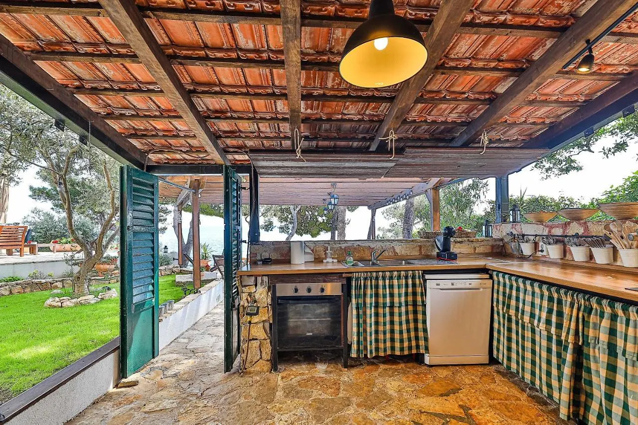 Luxury Villa - By The Sea, Summer Kitchen, Hot Tub, Sup, Boat, 5 Rooms, Wifi, Parking - Trogir Okrug Gornji