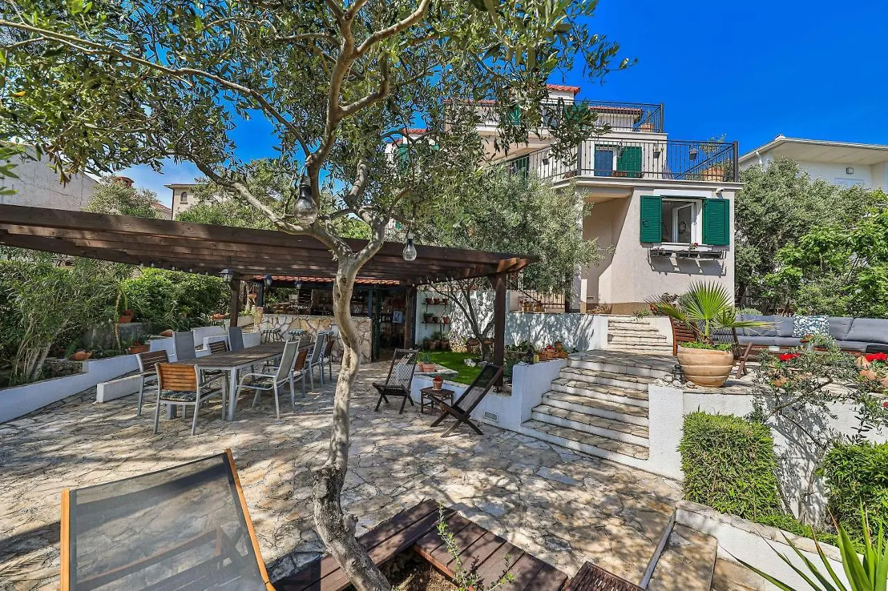 Luxury Villa - By The Sea, Summer Kitchen, Hot Tub, Sup, Boat, 5 Rooms, Wifi, Parking - Trogir Okrug Gornji
