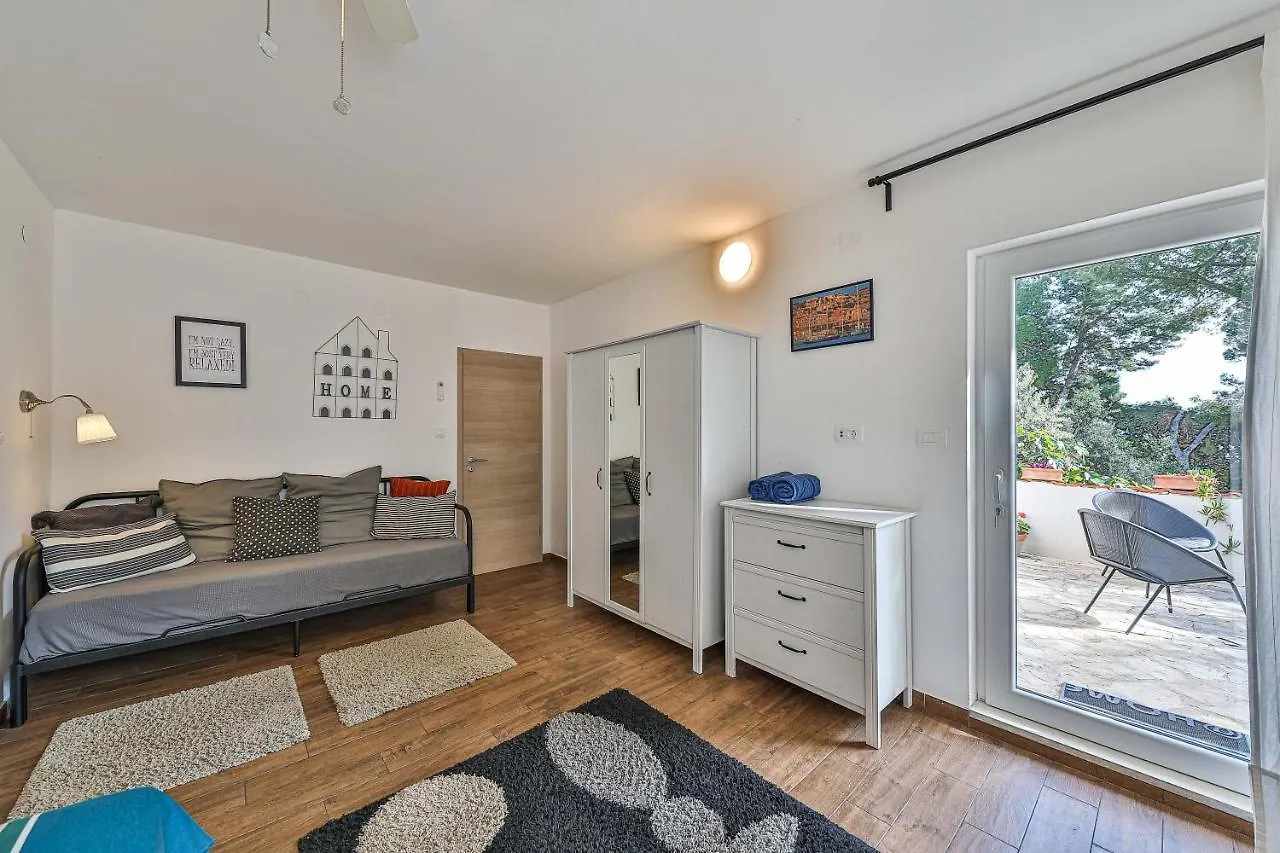 Luxury Villa - By The Sea, Summer Kitchen, Hot Tub, Sup, Boat, 5 Rooms, Wifi, Parking - Trogir Okrug Gornji