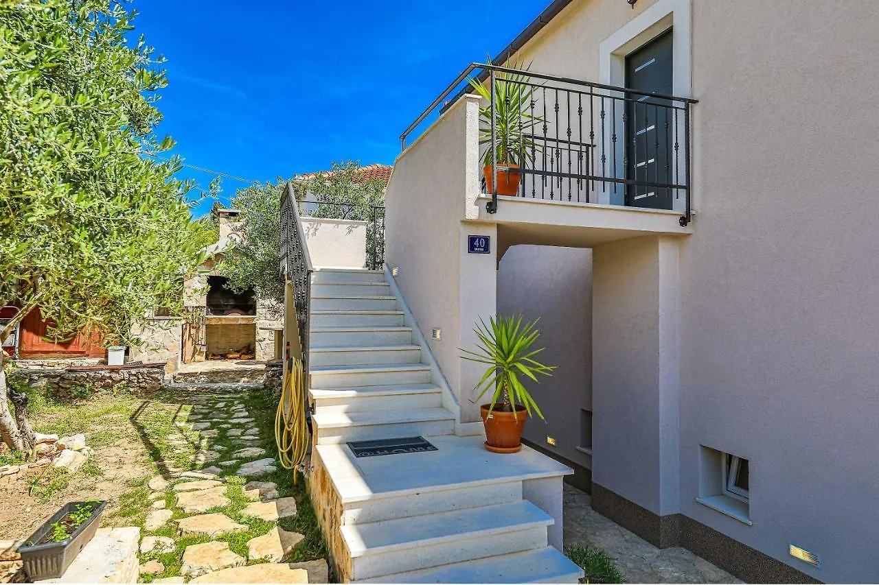 Luxury Villa - By The Sea, Summer Kitchen, Hot Tub, Sup, Boat, 5 Rooms, Wifi, Parking - Trogir Okrug Gornji