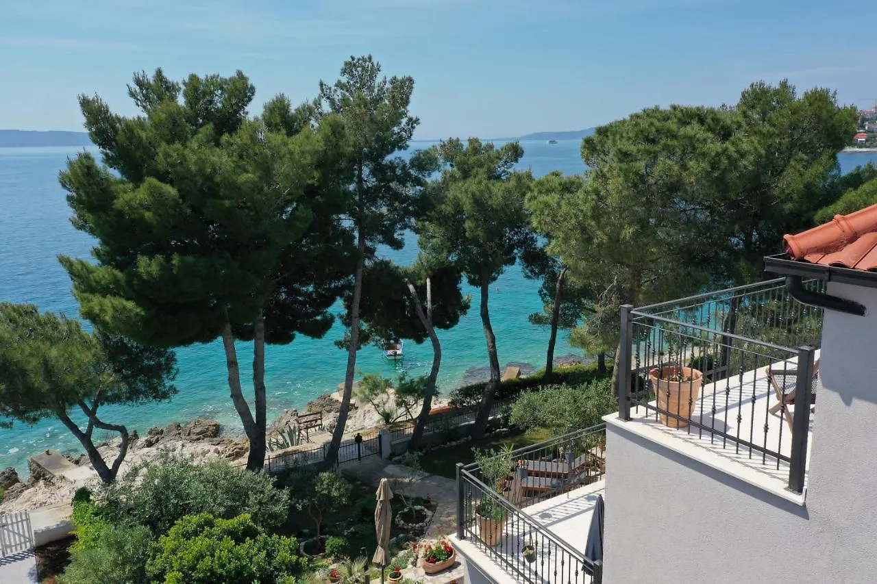 Luxury Villa - By The Sea, Summer Kitchen, Hot Tub, Sup, Boat, 5 Rooms, Wifi, Parking - Trogir Okrug Gornji