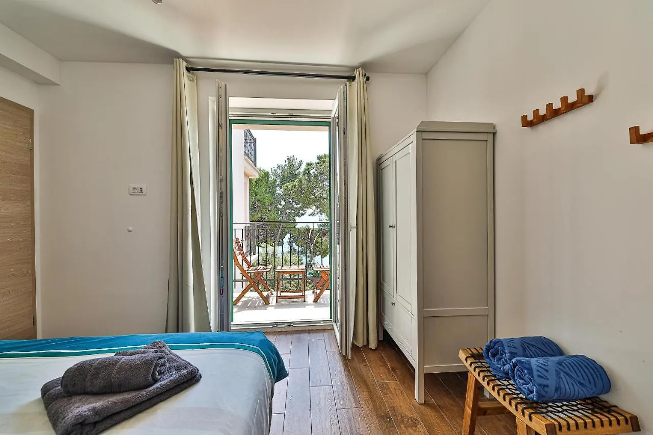 Luxury Villa - By The Sea, Summer Kitchen, Hot Tub, Sup, Boat, 5 Rooms, Wifi, Parking - Trogir Okrug Gornji 0*,