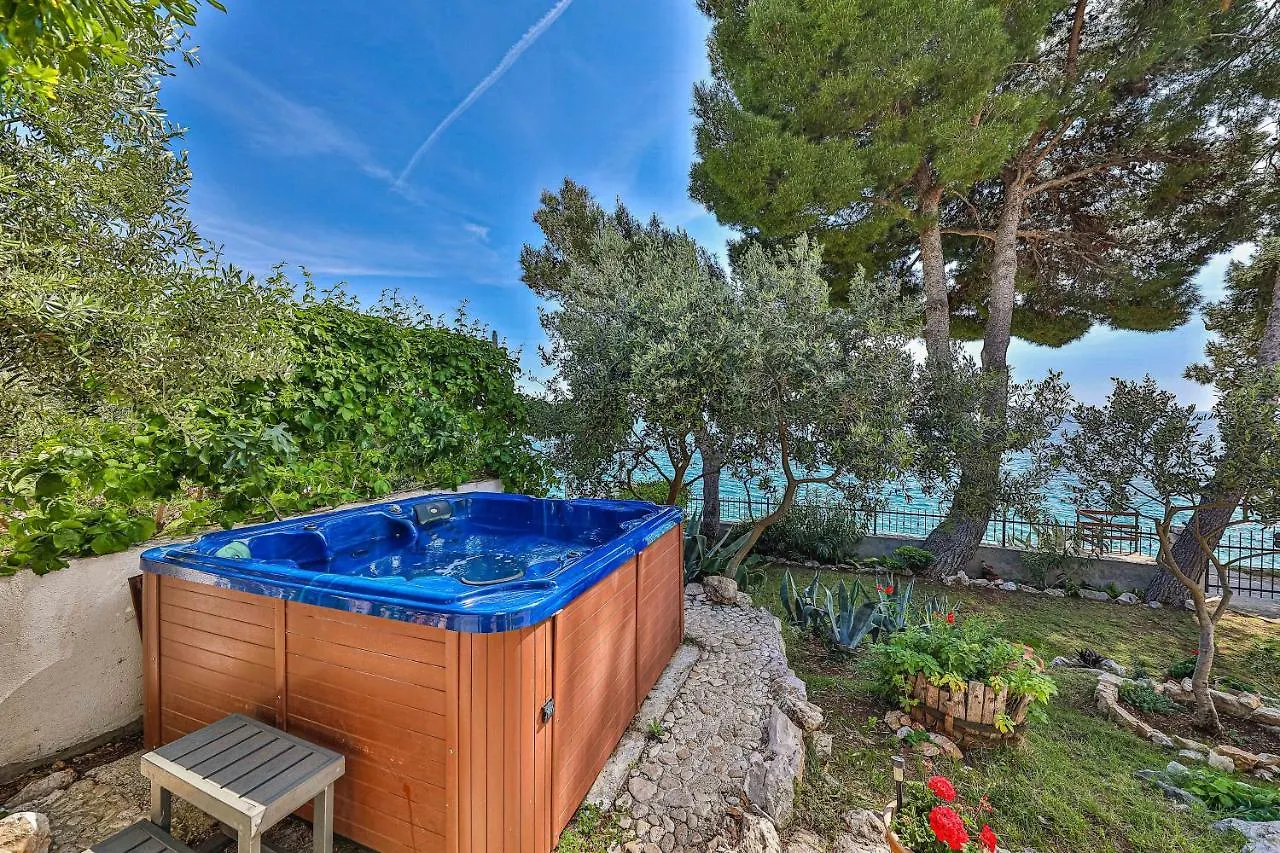 Luxury Villa - By The Sea, Summer Kitchen, Hot Tub, Sup, Boat, 5 Rooms, Wifi, Parking - Trogir Okrug Gornji