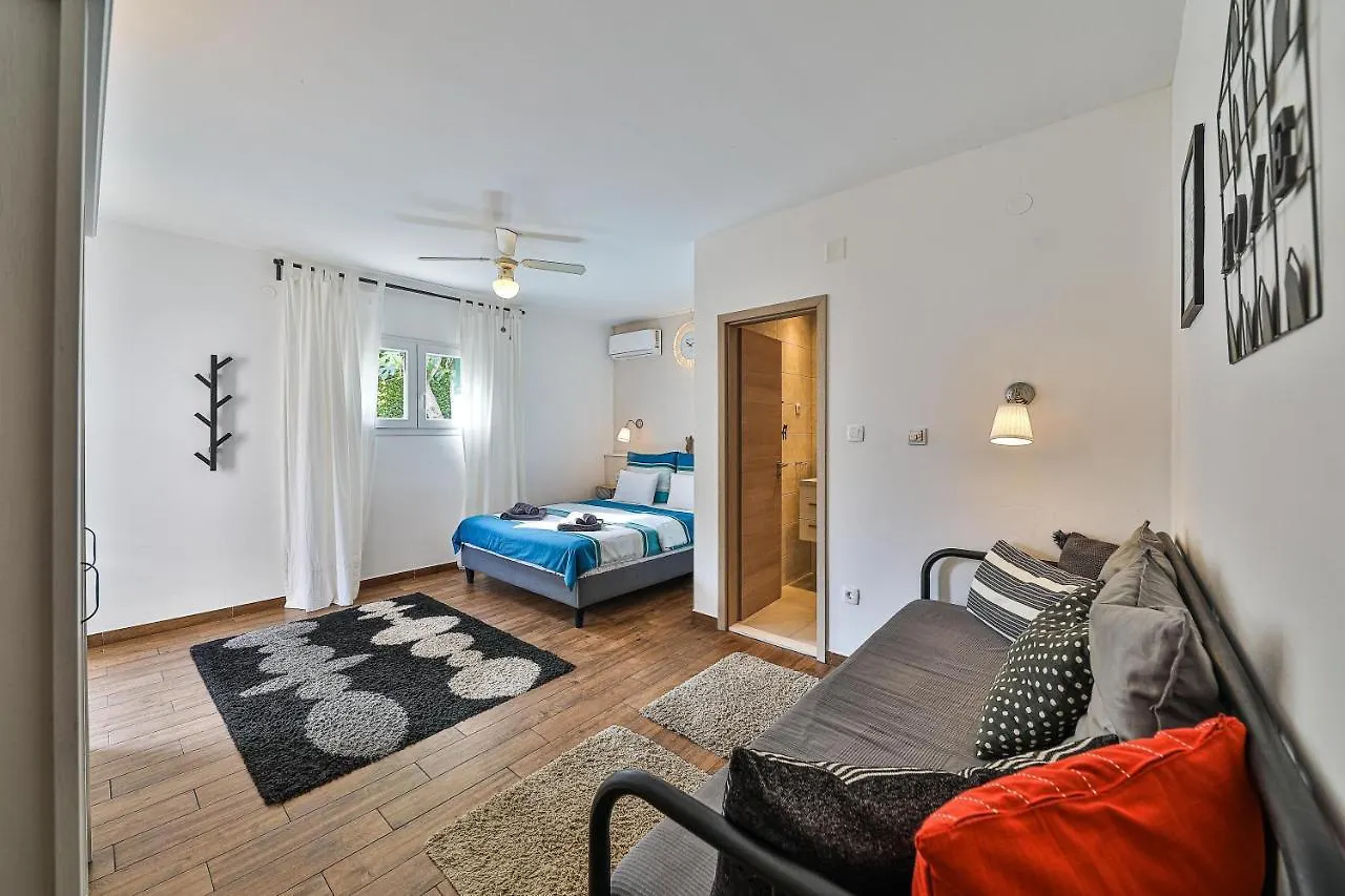 Luxury Villa - By The Sea, Summer Kitchen, Hot Tub, Sup, Boat, 5 Rooms, Wifi, Parking - Trogir Okrug Gornji